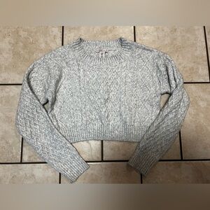 Cropped light grey sweater